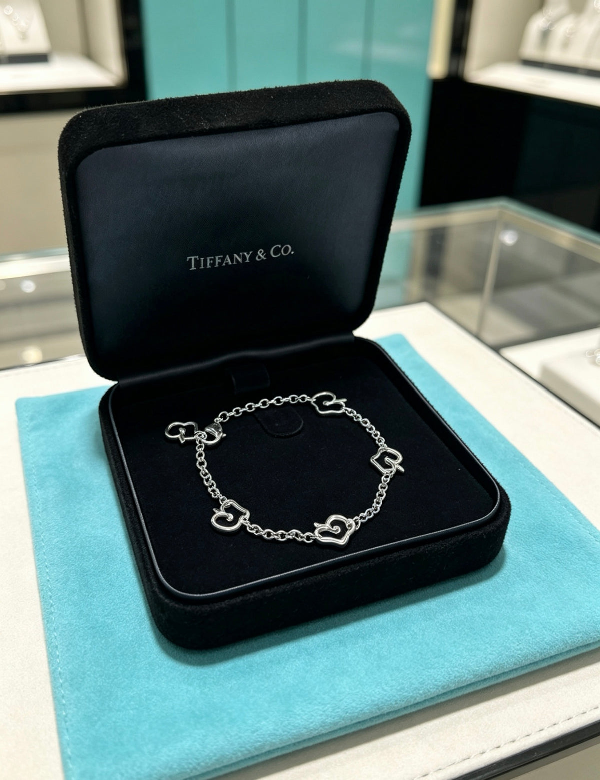 Signature Motif Bracelet in Silver-Tone – Vintage Detail – Design 84 close-up detail