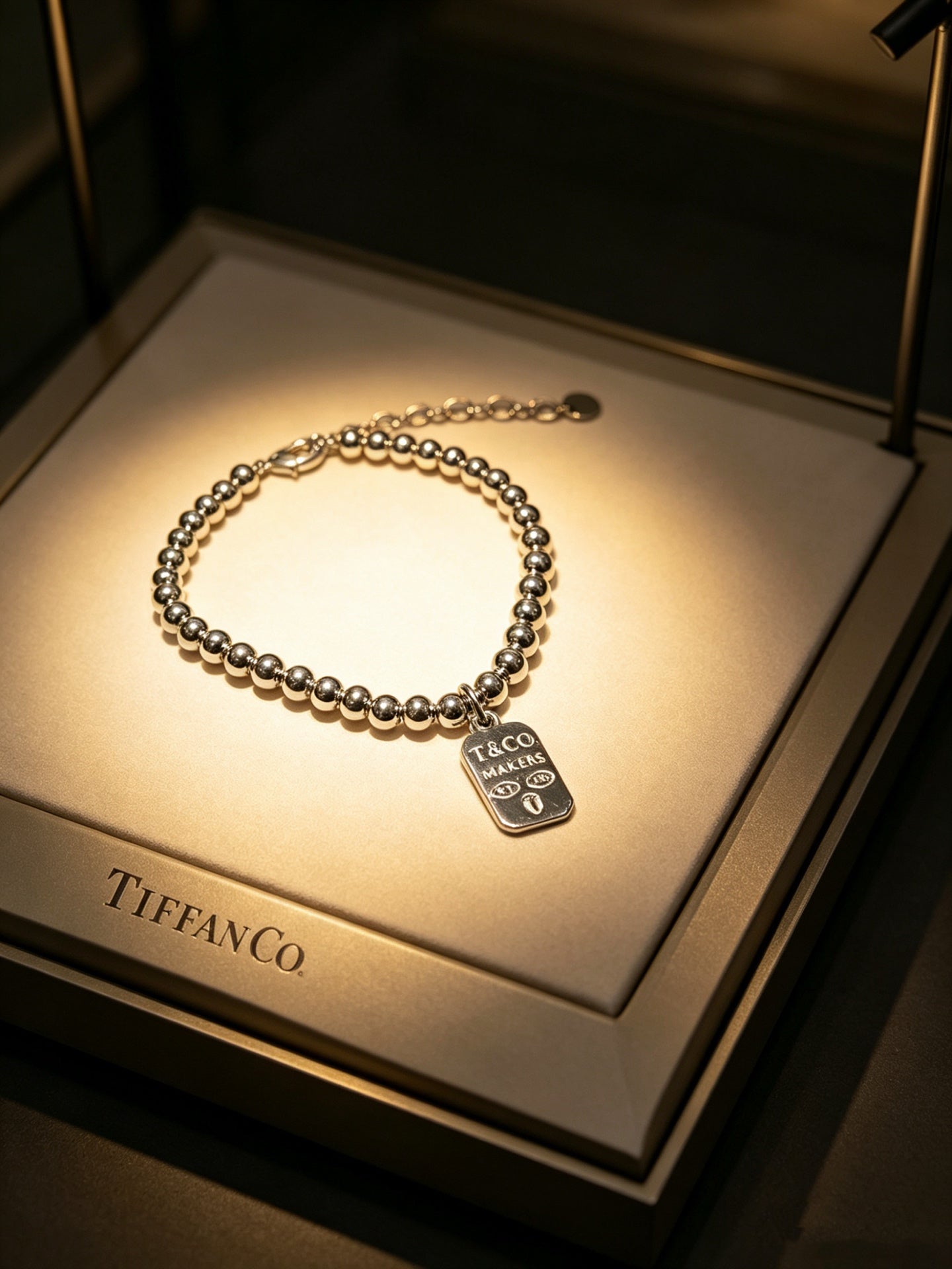 Signature Motif Bracelet in Silver-Tone – Vintage Detail – Design 83 detail view