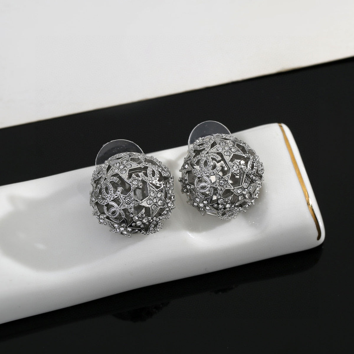 Star Stud Earrings in Gold-Tone – Star Detail – Design 008 side detail