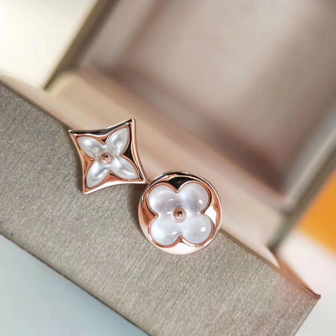 Clover Stud Earrings in Rose-Gold-Tone – Rose Gold Detail – Design 003 detail view