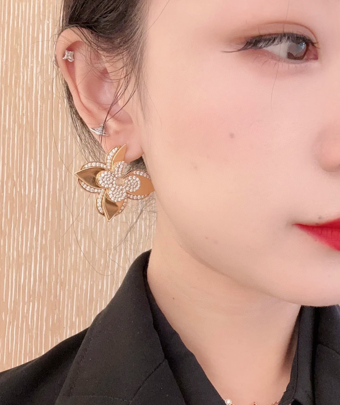 Clover Stud Earrings in Gold-Tone – Clover Detail – Design 005 main product view