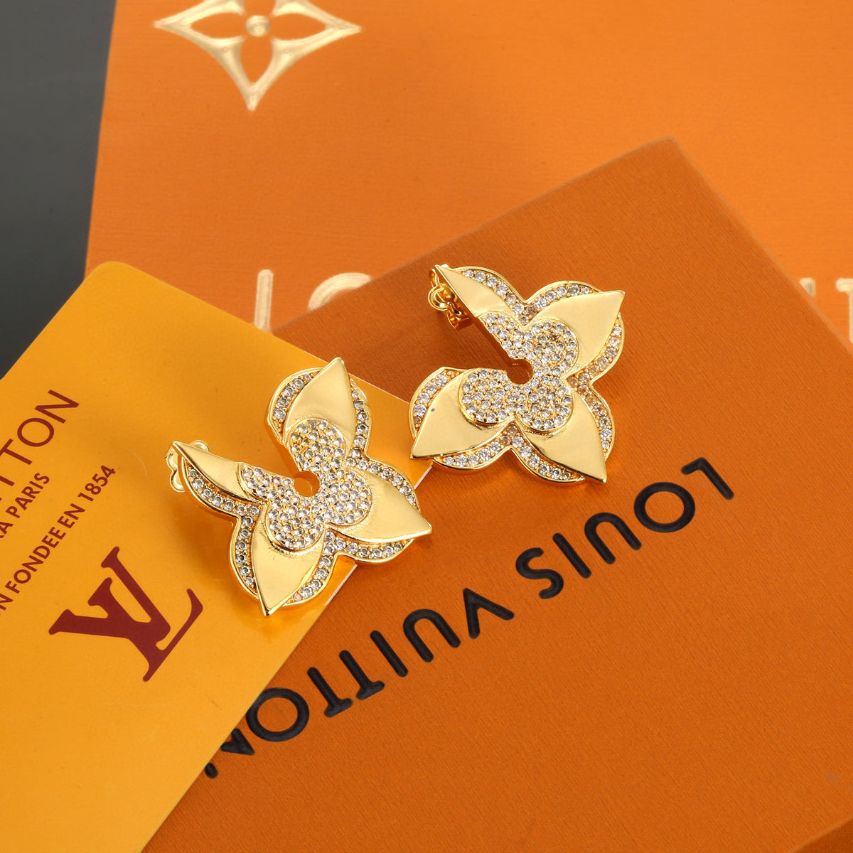 Clover Stud Earrings in Gold-Tone – Clover Detail – Design 005 main product view