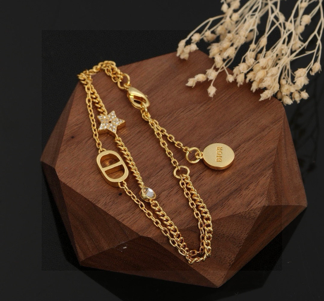 Sculptural Pendant Necklace in Polished Metal-Tone with Layered Detail – Design 004 side detail