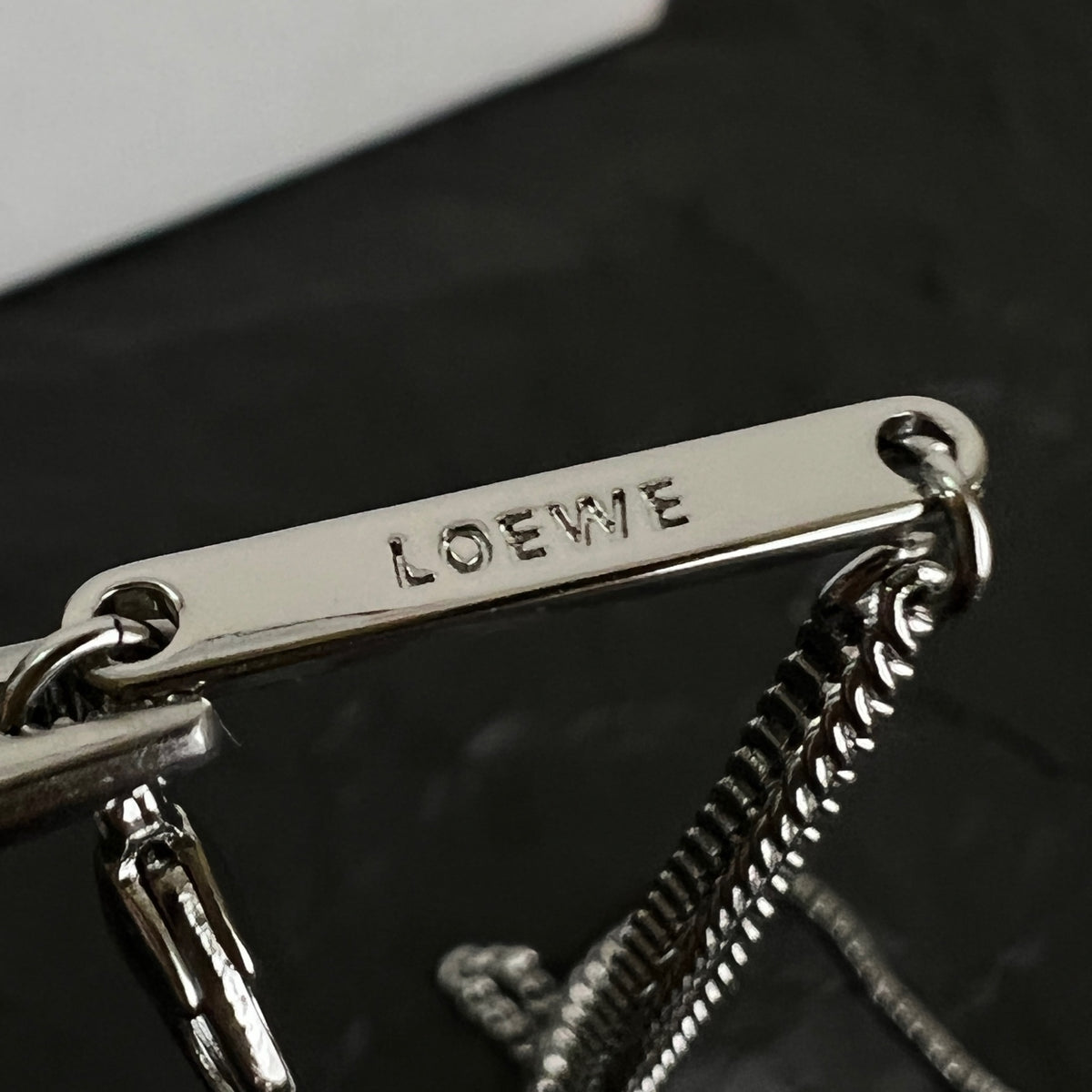 Floral Motif Pendant Necklace in Polished Metal-Tone – Design 04 close-up detail