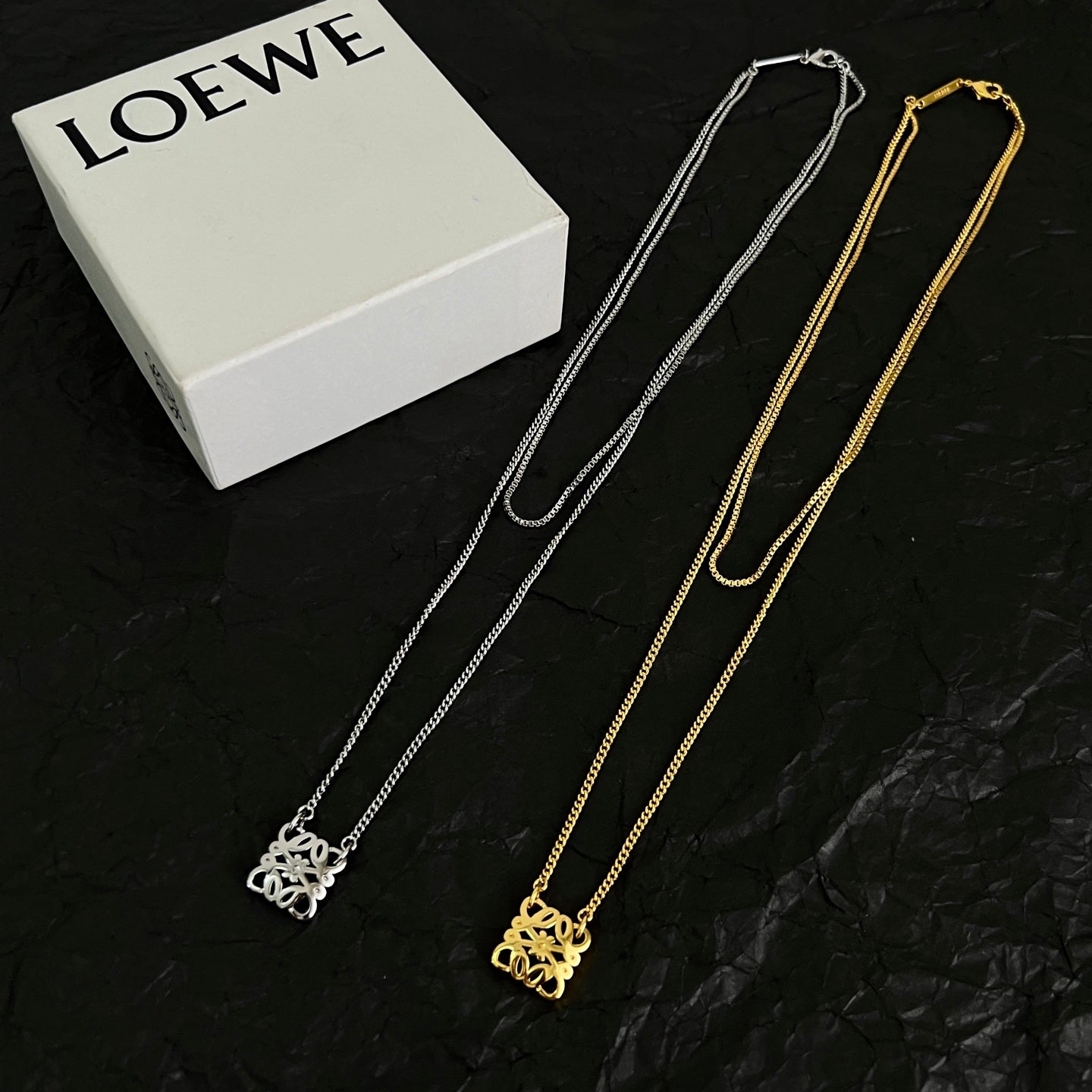 Floral Motif Pendant Necklace in Polished Metal-Tone – Design 01 detail view