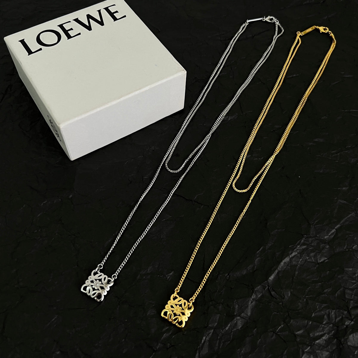 Floral Motif Pendant Necklace in Polished Metal-Tone – Design 02 detail view