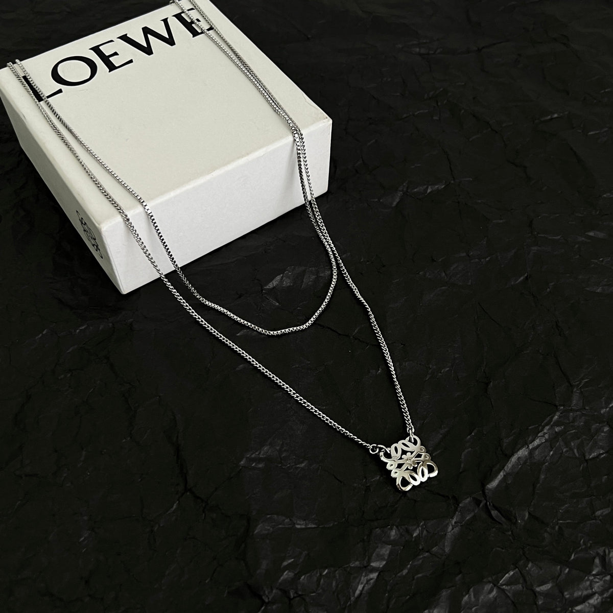 Floral Motif Pendant Necklace in Polished Metal-Tone – Design 01 side detail