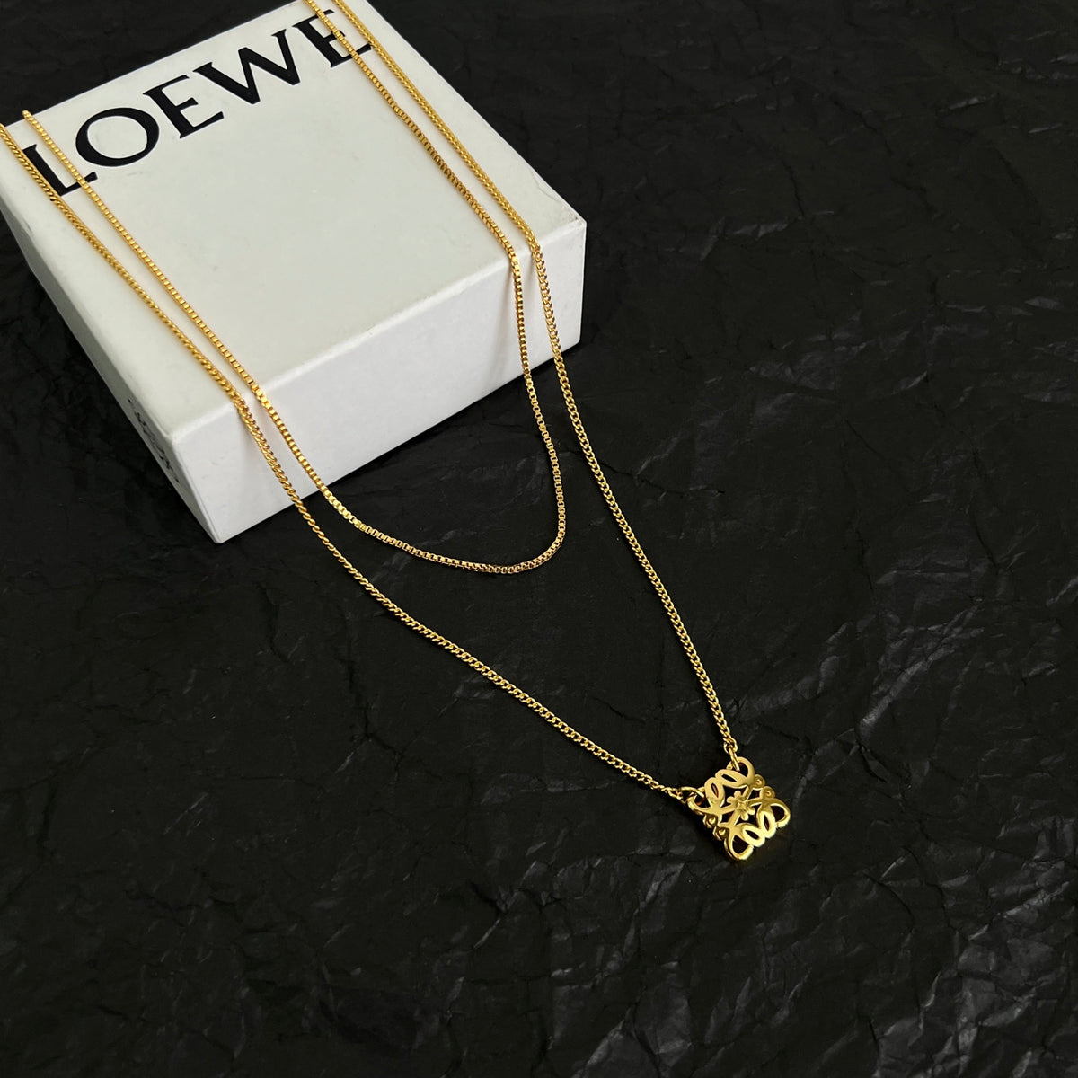 Floral Motif Pendant Necklace in Polished Metal-Tone – Design 03 side detail