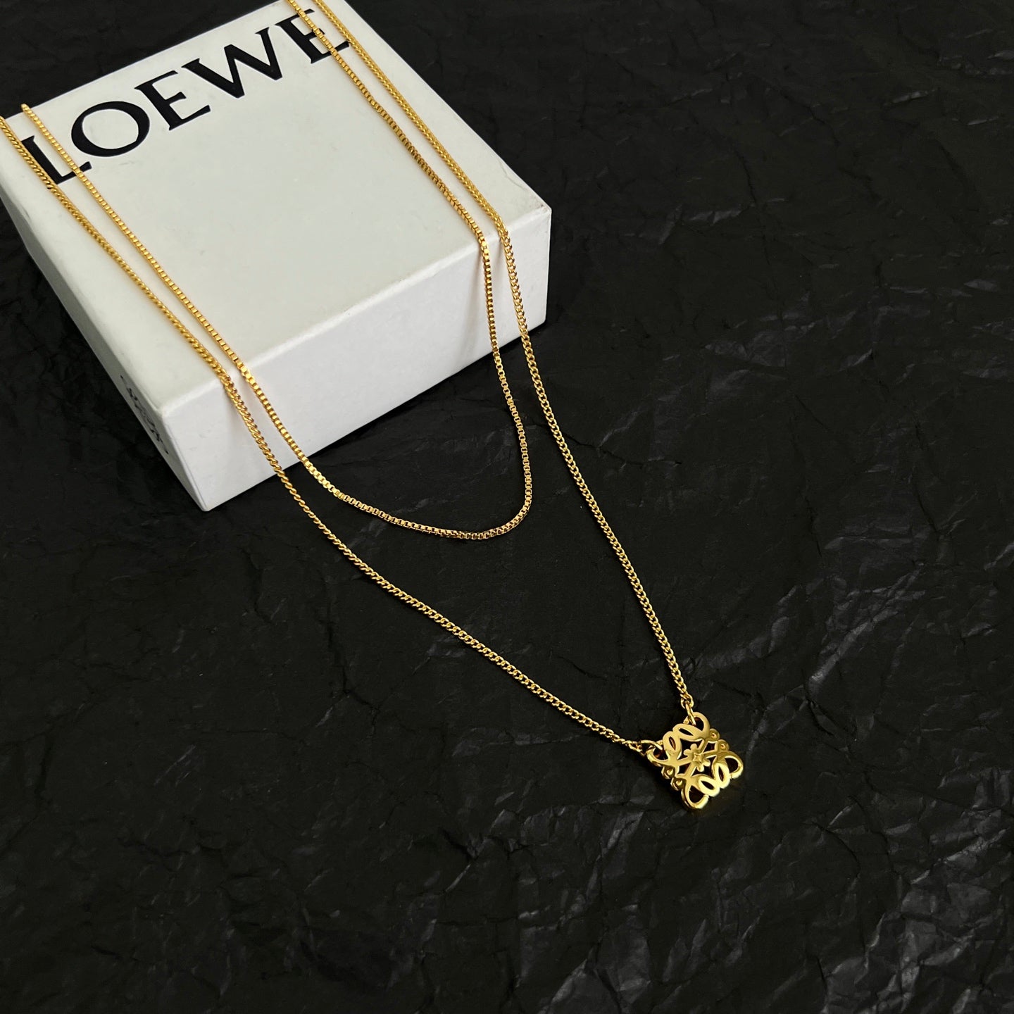 Floral Motif Pendant Necklace in Polished Metal-Tone – Design 03 side detail
