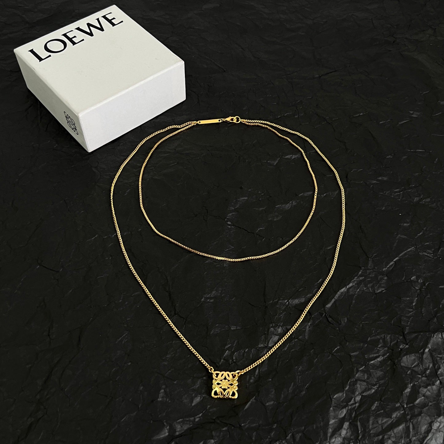 Floral Motif Pendant Necklace in Polished Metal-Tone – Design 03 front view