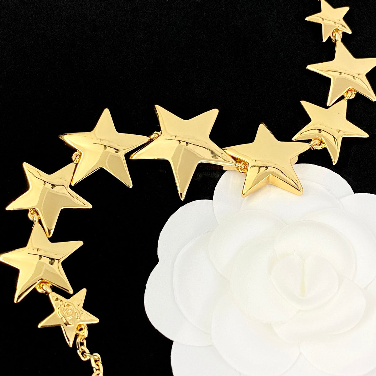 Star Pendant Necklace in Gold-Tone – Star Detail – Design 002 detail view