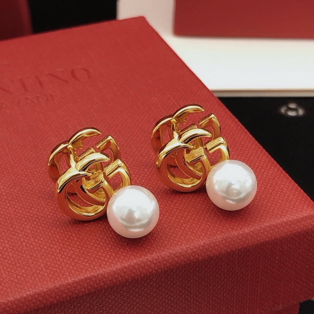 Geometric Emblem Jewelry Accessory in Gold-Tone – Design 005 front product view