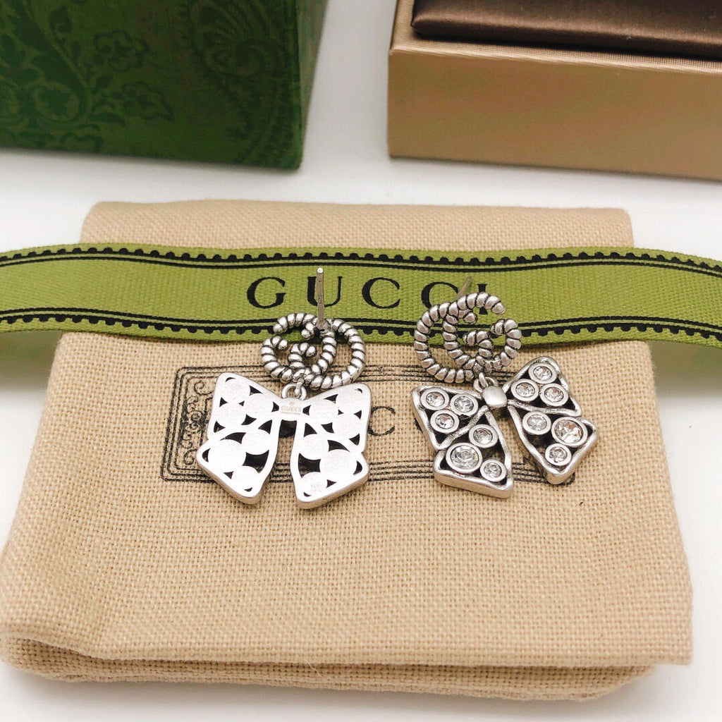 Double-G Emblem Statement Earrings in Silver-Tone – Design 002 detail view
