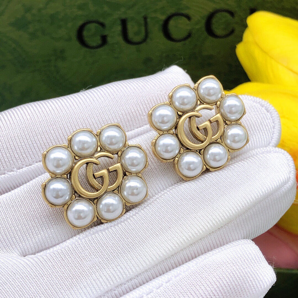 Double-G Emblem Stud Earrings in Polished Metal-Tone – Vintage Detail – Design 011 main product view