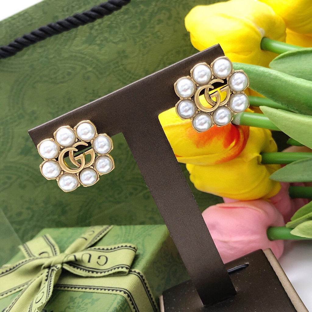 Double-G Emblem Stud Earrings in Polished Metal-Tone – Vintage Detail – Design 011 main product view