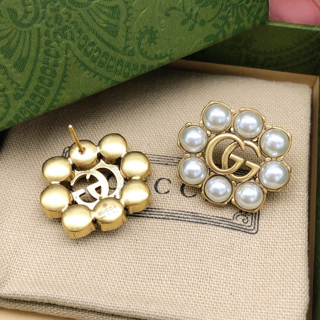 Double-G Emblem Stud Earrings in Polished Metal-Tone – Vintage Detail – Design 011 close-up detail