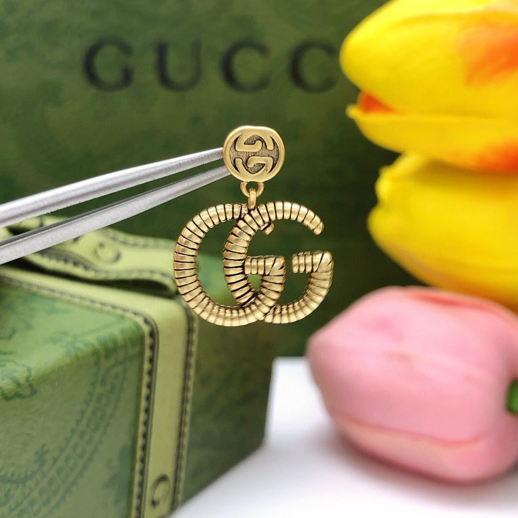 Double-G Emblem Stud Earrings in Polished Metal-Tone – Design 026 front product view