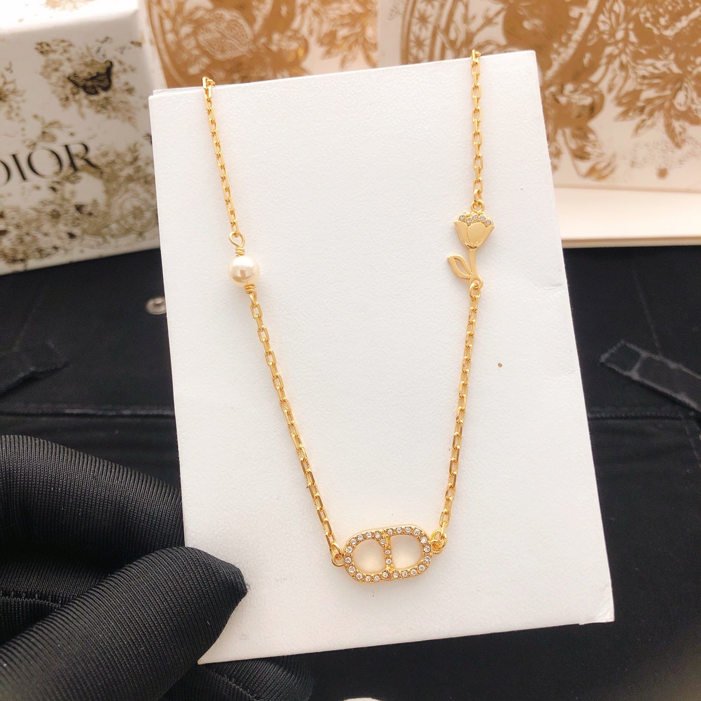 Floral Motif Pendant Necklace in Polished Metal-Tone – Design 003 side detail