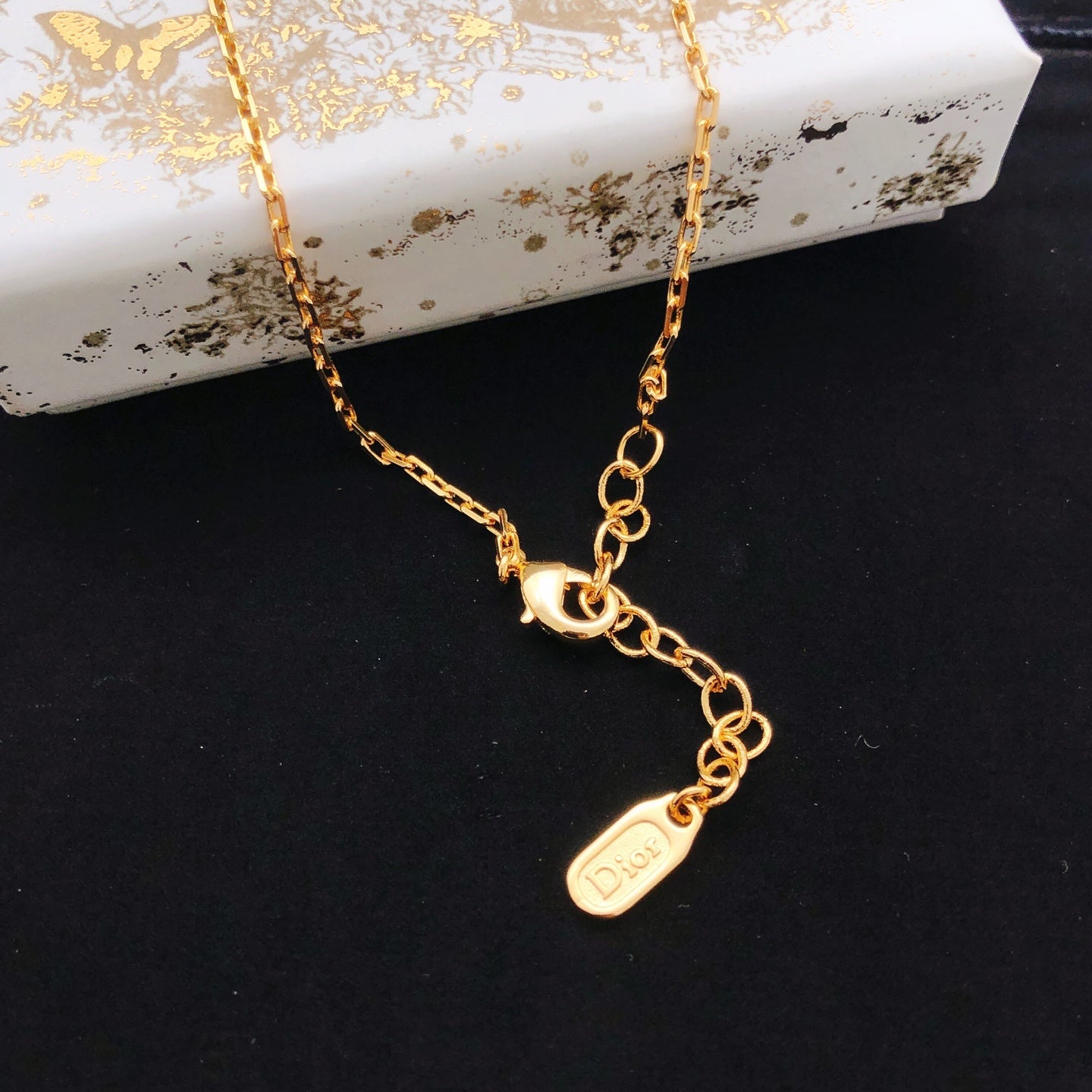 Floral Motif Pendant Necklace in Polished Metal-Tone – Design 003 main product view