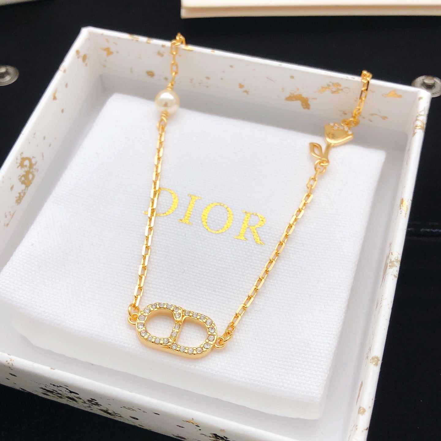 Floral Motif Pendant Necklace in Polished Metal-Tone – Design 003 main product view