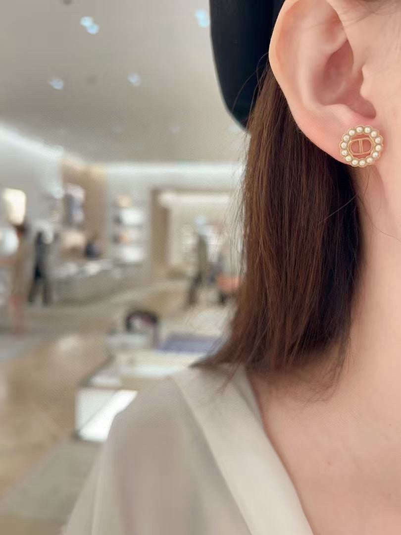 Pearl-Style Motif Stud Earrings in Polished Metal-Tone with Pearl-Style Detail – Design 024 front view