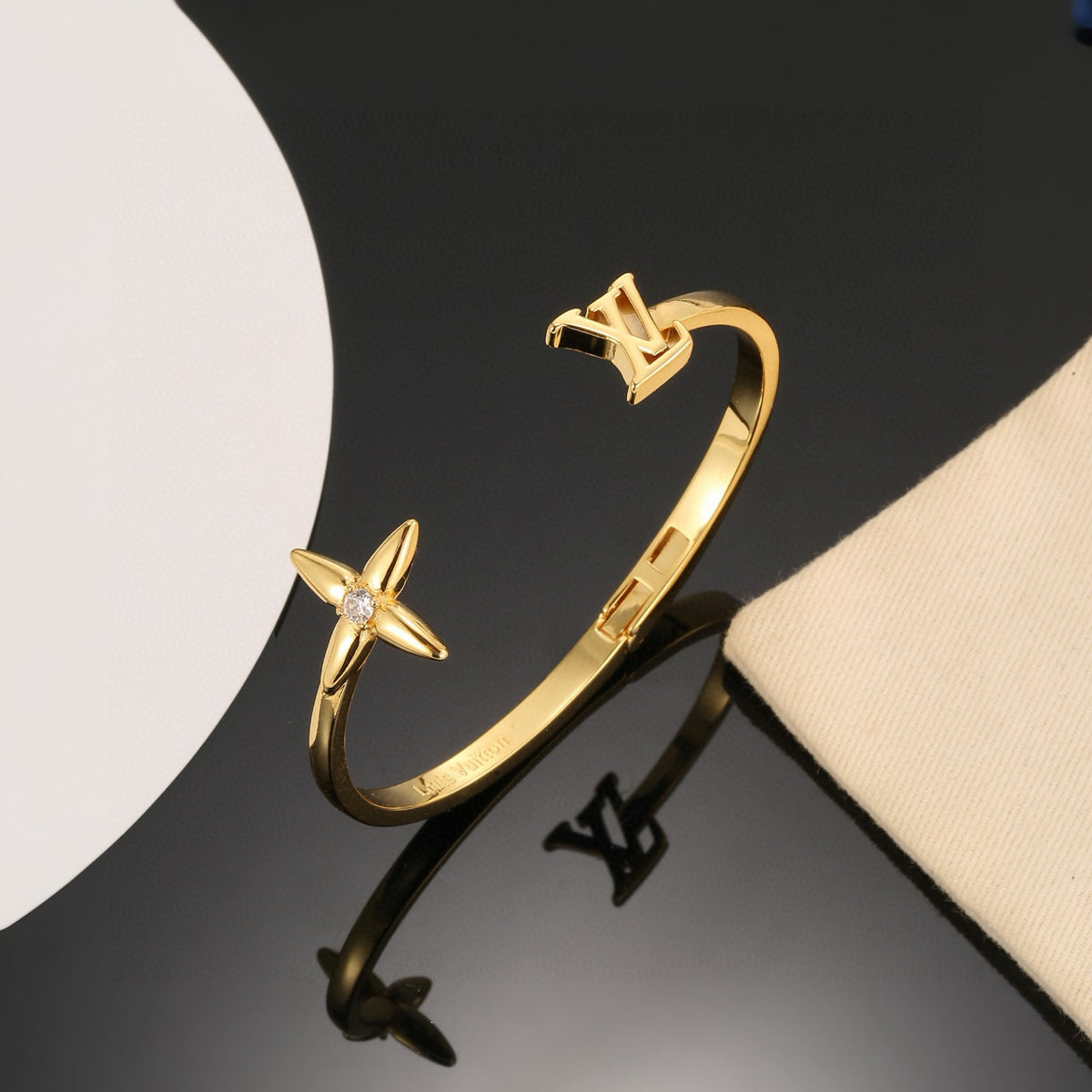 Clover Bangle in Polished Metal-Tone – Clover Detail – Design 013 main product view