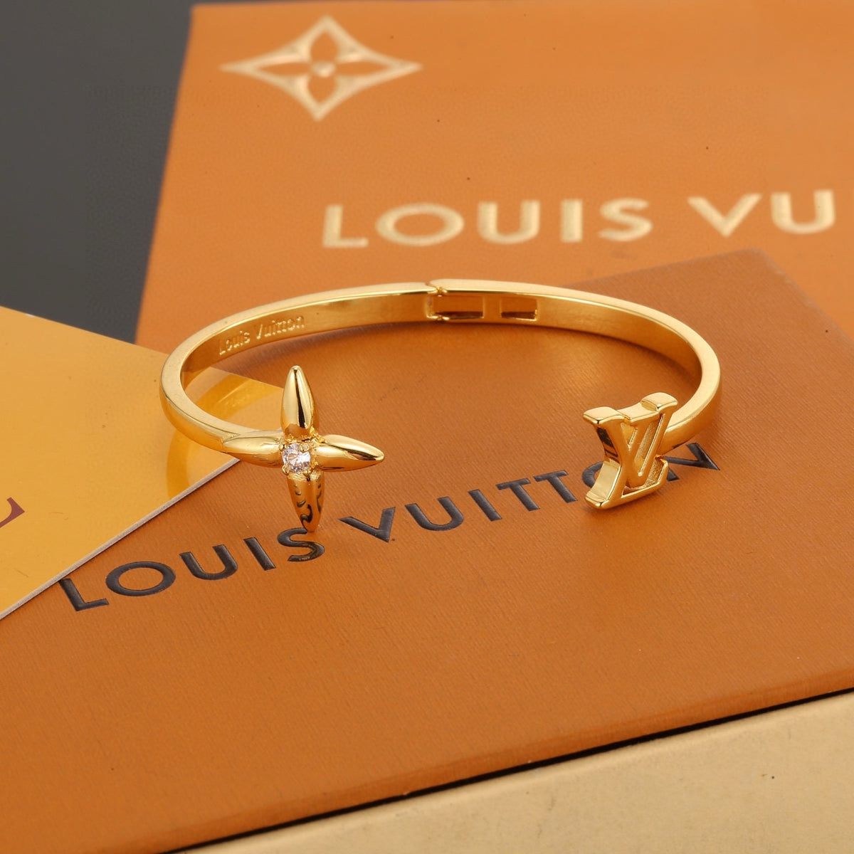 Clover Bangle in Polished Metal-Tone – Clover Detail – Design 013 styled product view