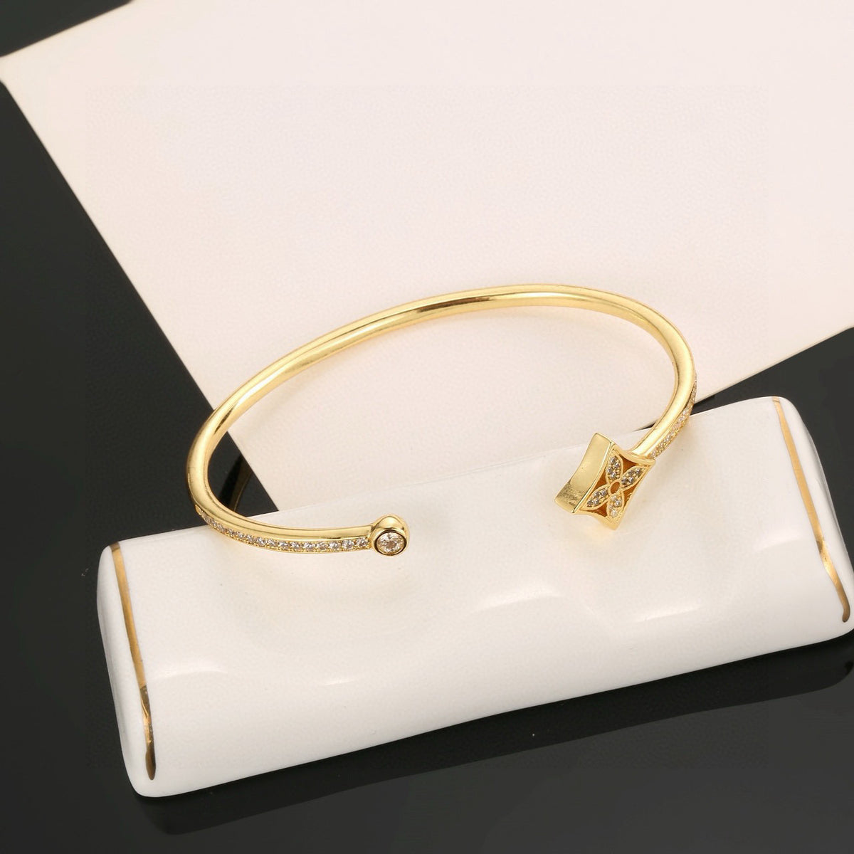 Clover Bangle in Polished Metal-Tone – Clover Detail – Design 012 detail view