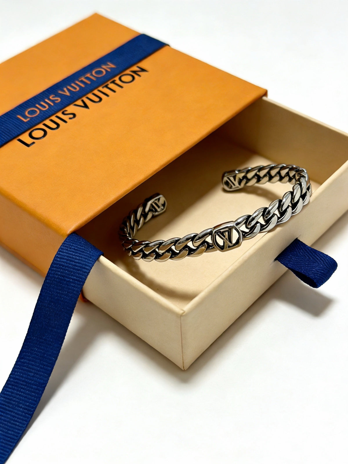Chain Bangle in Silver-Tone – Design 011 side detail