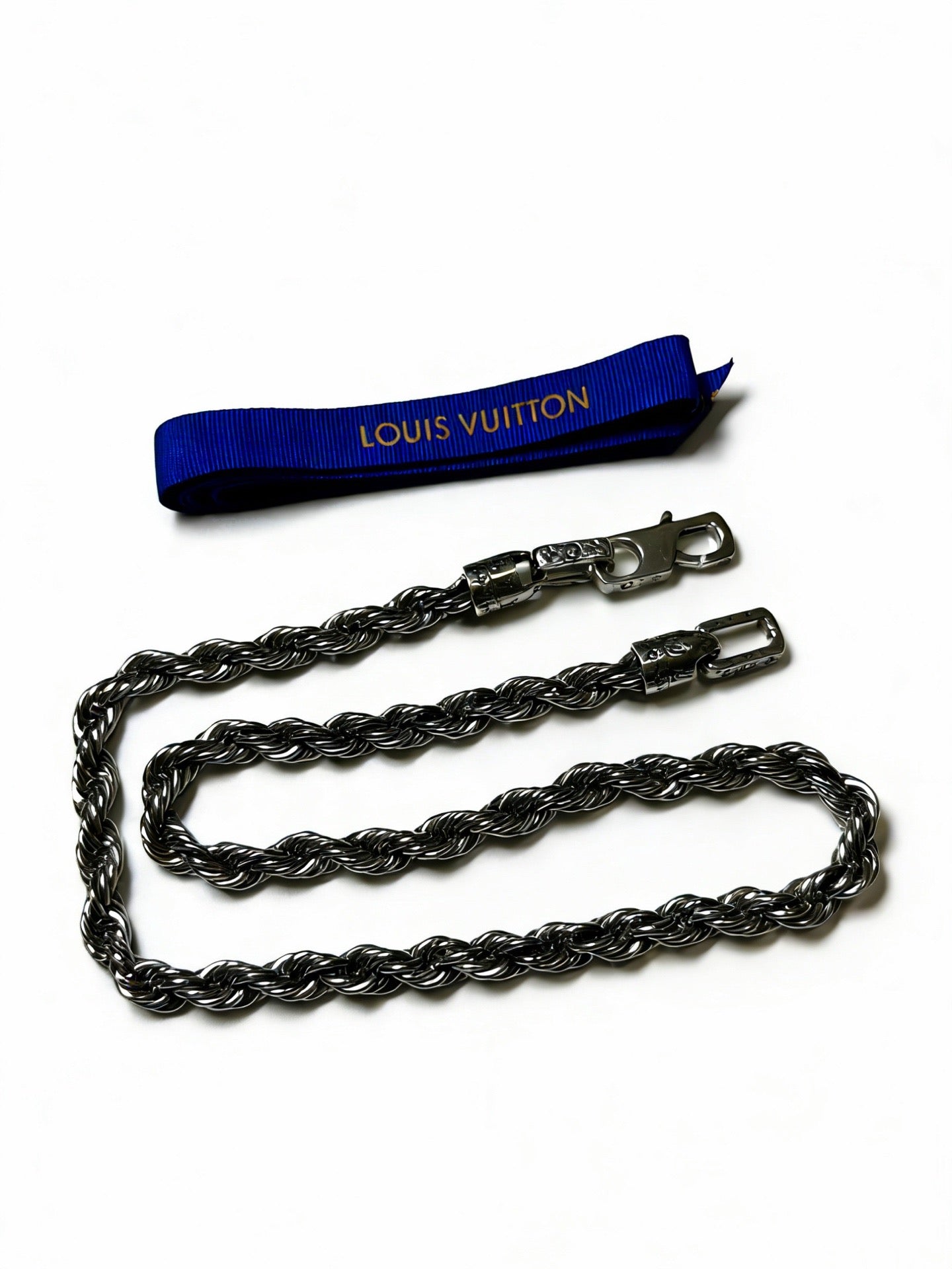 Chain Pendant Necklace in Silver-Tone – Design 034 close-up detail