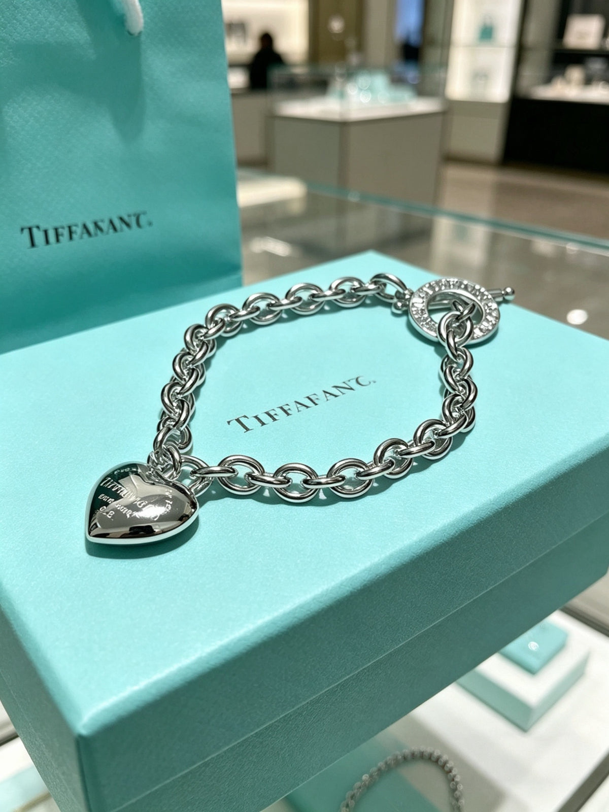 Signature Motif Bracelet in Silver-Tone – Vintage Detail – Design 82 side detail