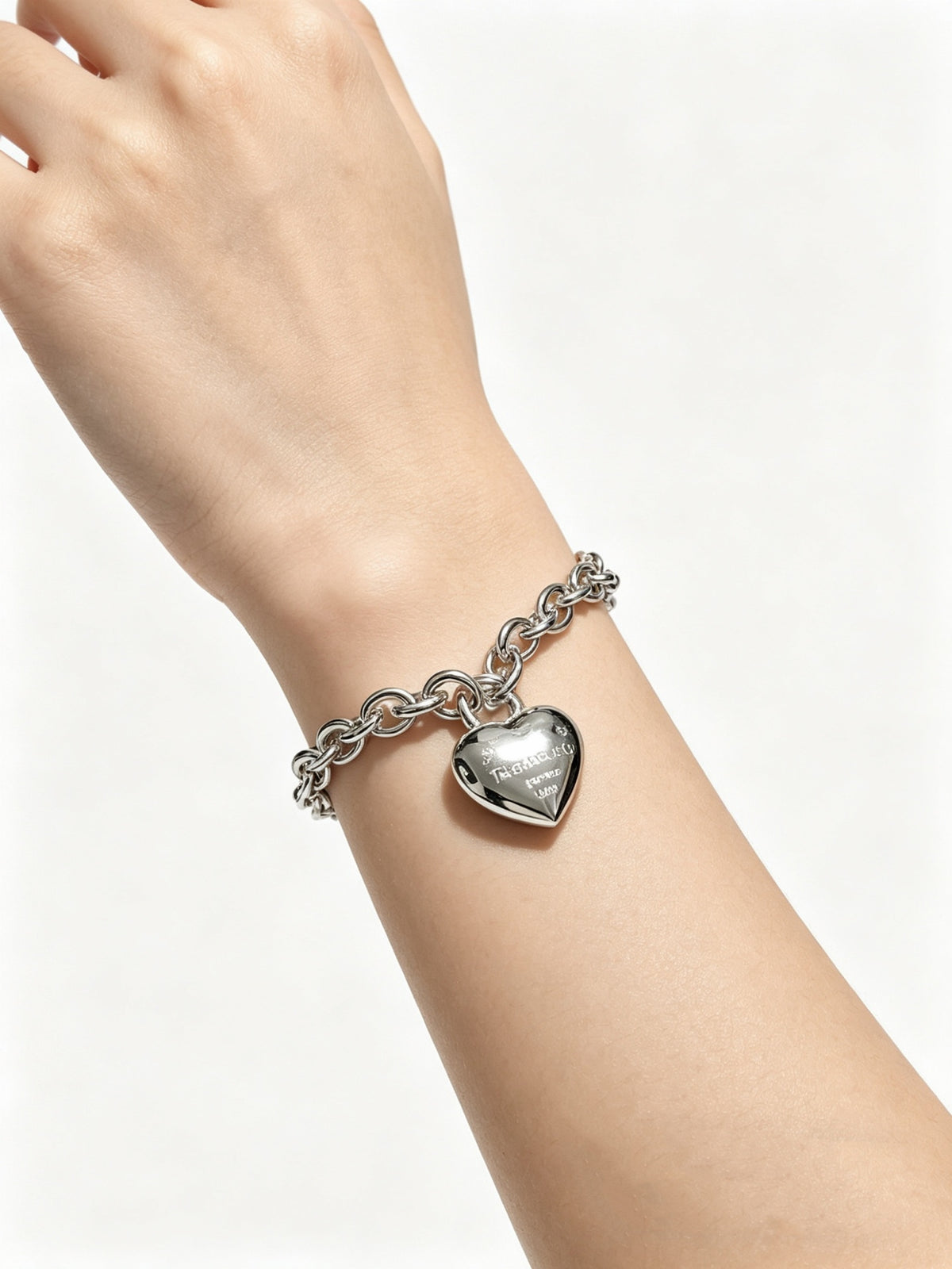 Signature Motif Bracelet in Silver-Tone – Vintage Detail – Design 82 main product view