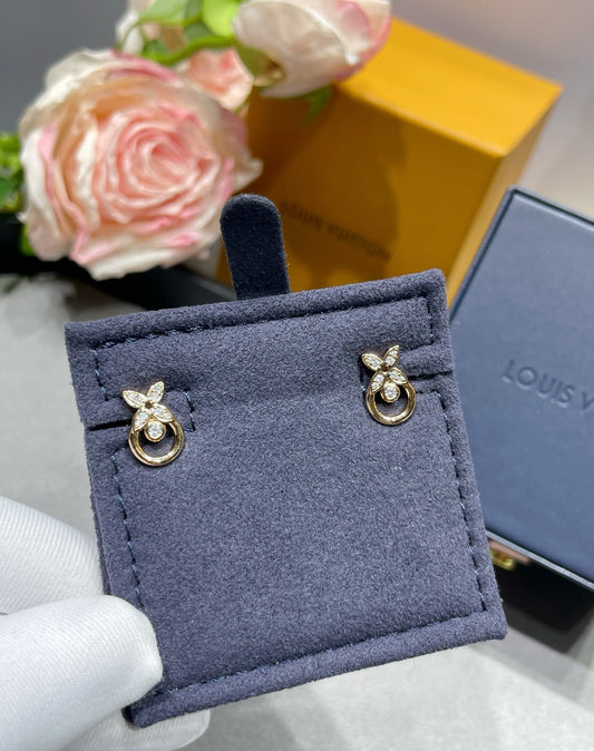 Geometric Emblem Stud Earrings in Polished Metal-Tone – Design 042 main product view