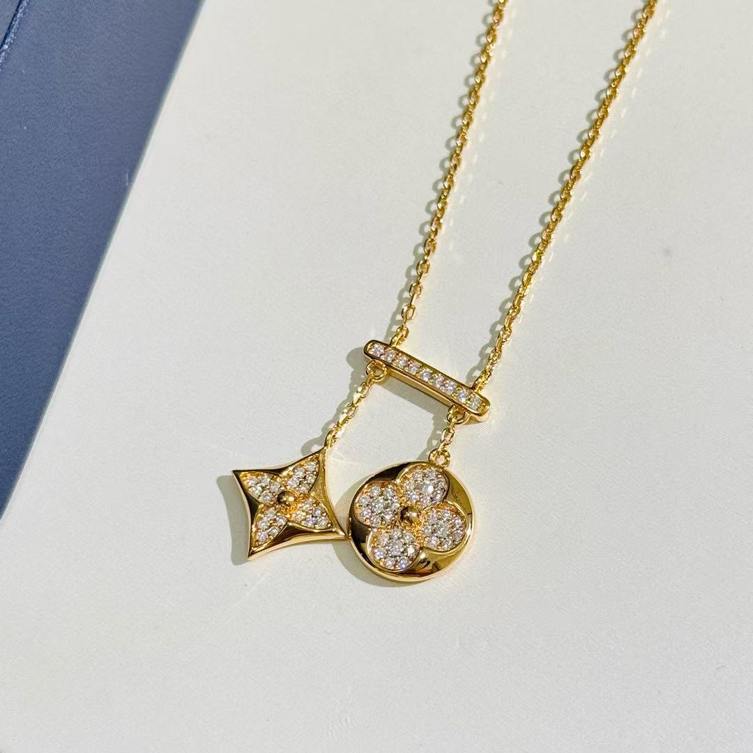 Clover Pendant Necklace in Polished Metal-Tone – Clover Detail – Design 008 main product view