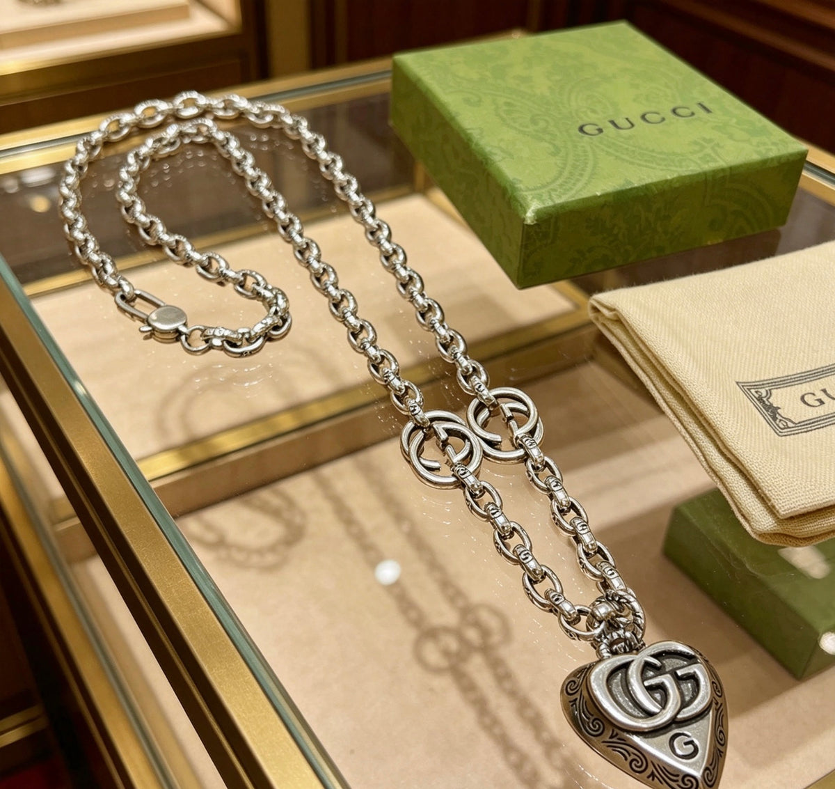 Double-G Emblem Pendant Necklace in Silver-Tone – Vintage Detail – Design 039 main product view