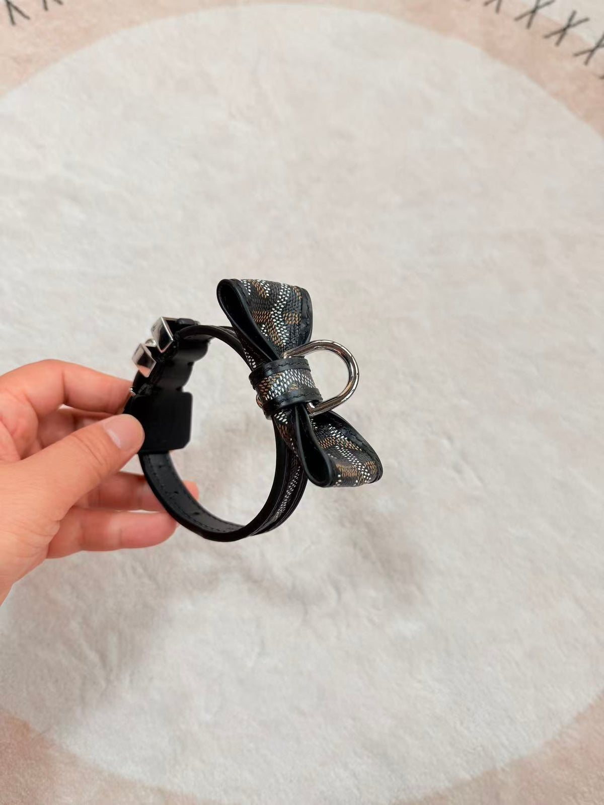 Bow Detail Leather Pet Collar – Design 03 fit detail
