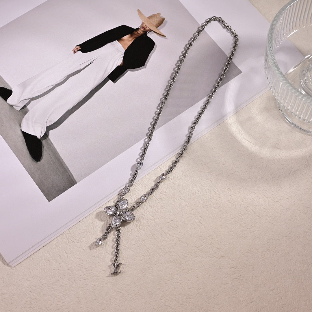 Clover Pendant Necklace in Polished Metal-Tone – Clover Detail – Design 010 detail view