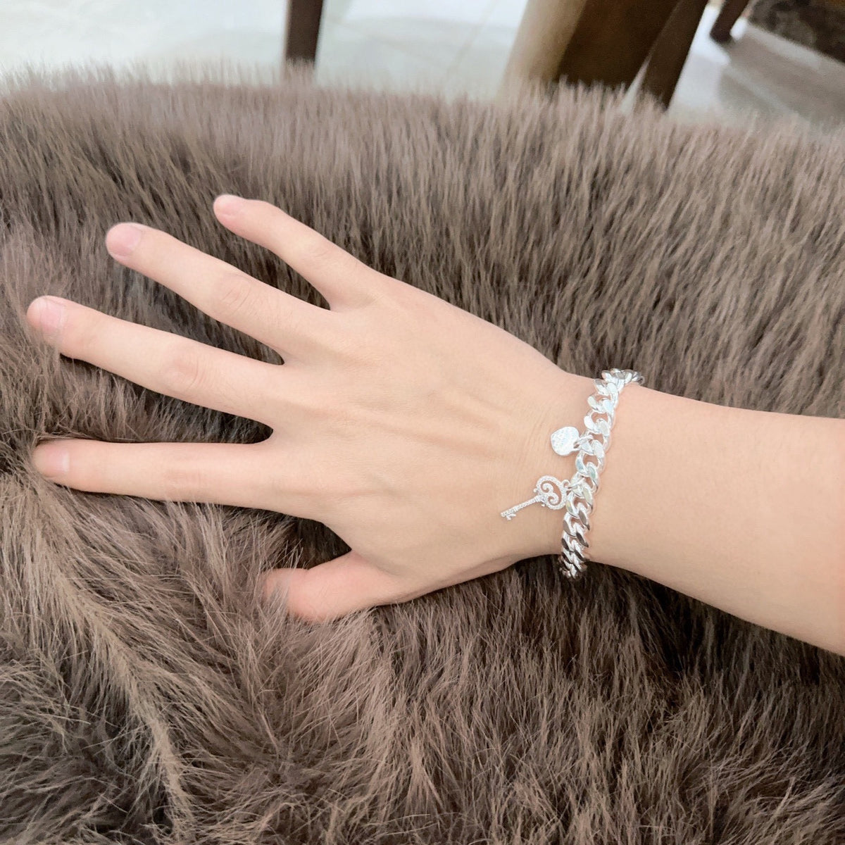 Signature Motif Bracelet in Silver-Tone – Vintage Detail – Design 91 main product view
