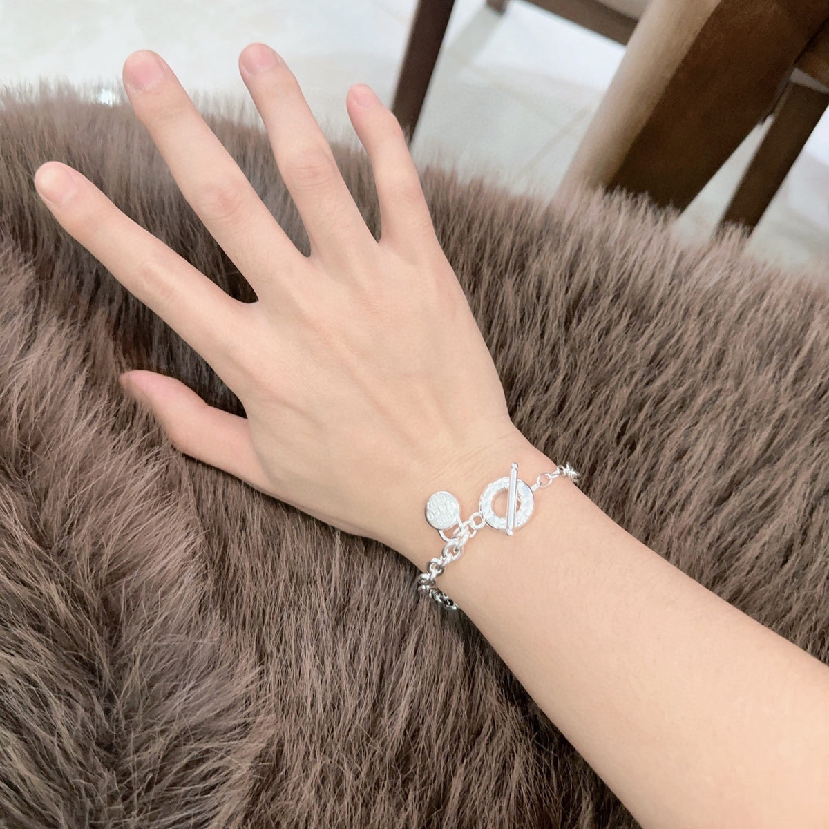 Signature Motif Bracelet in Silver-Tone – Vintage Detail – Design 90 side detail