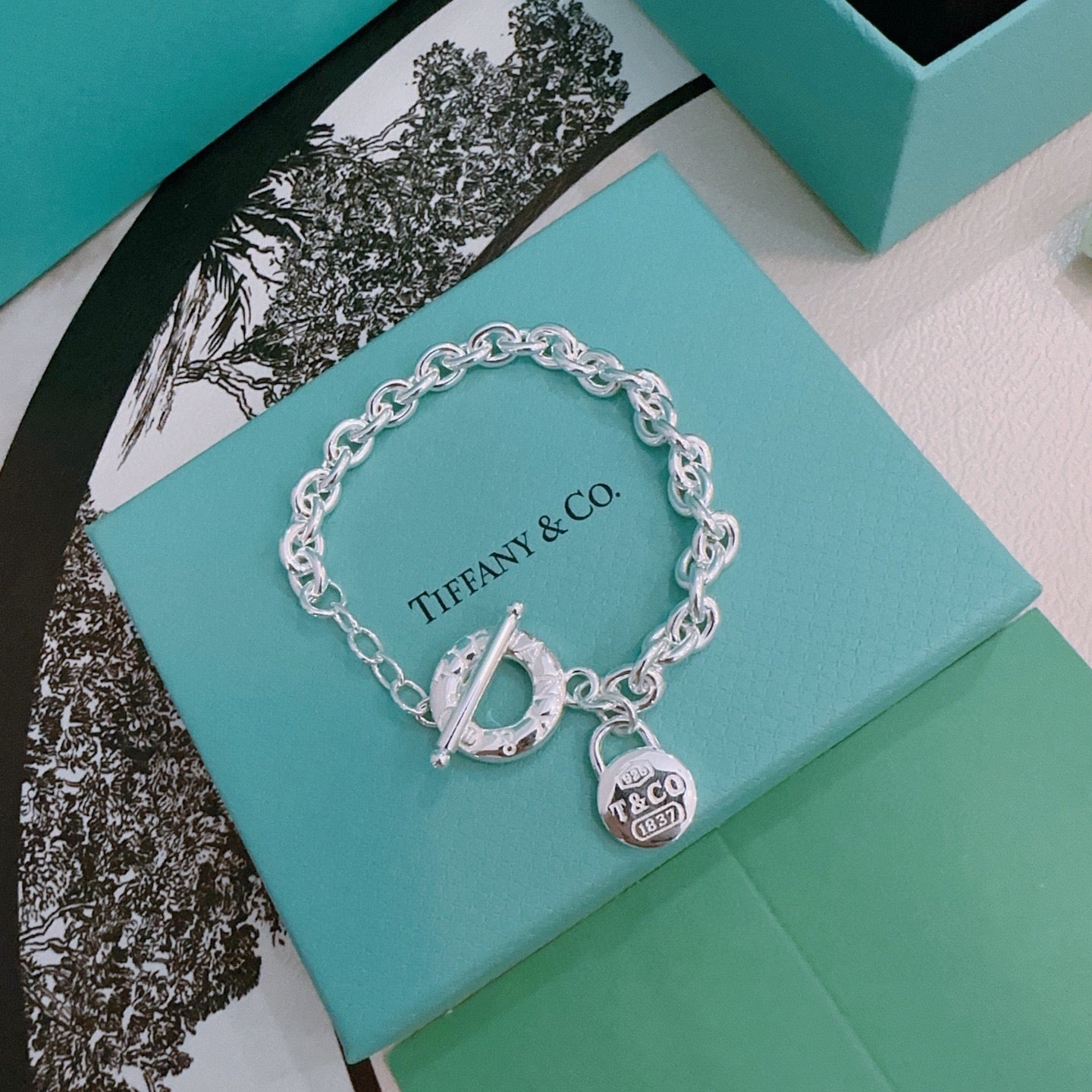 Signature Motif Bracelet in Silver-Tone – Vintage Detail – Design 90 front product view