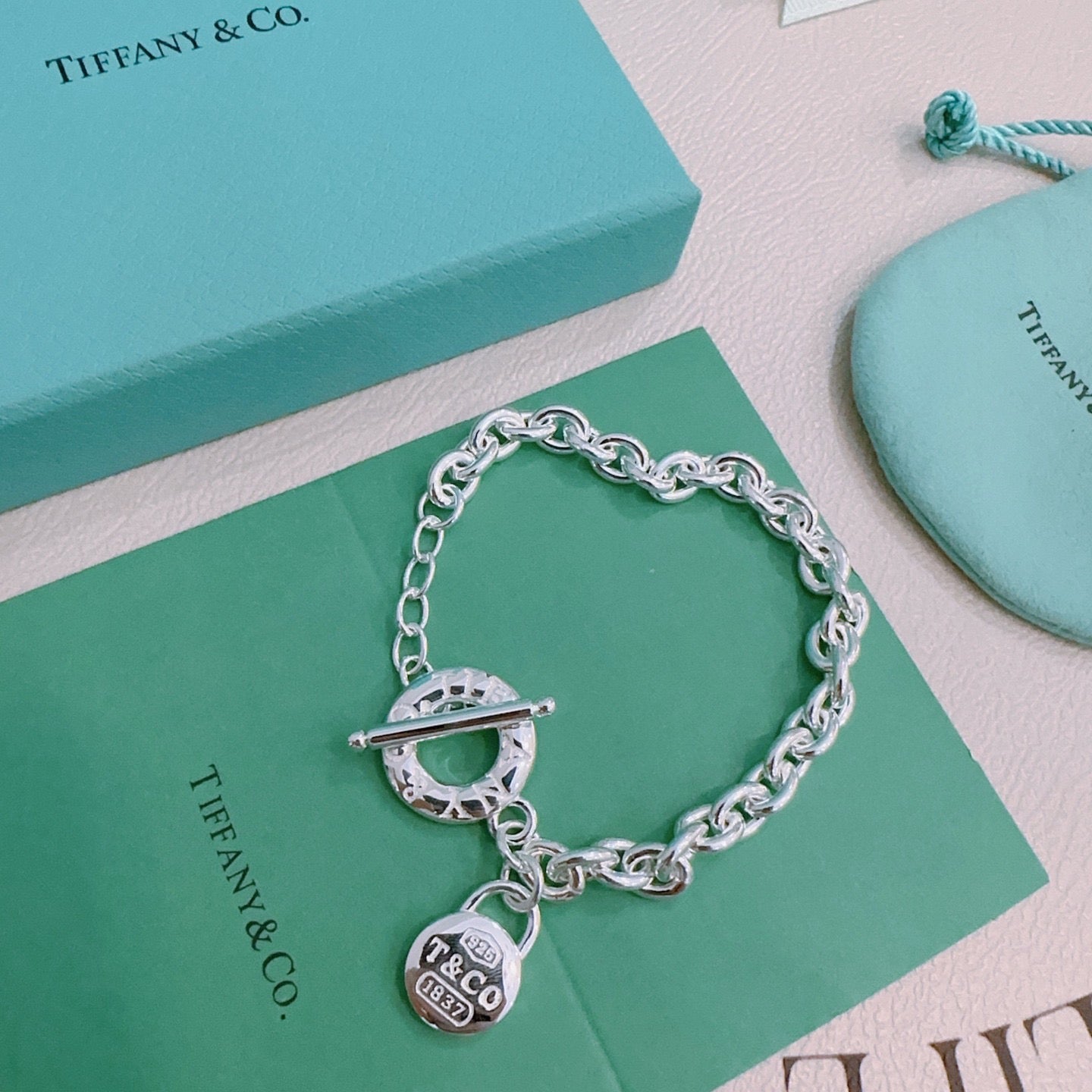 Signature Motif Bracelet in Silver-Tone – Vintage Detail – Design 90 main product view