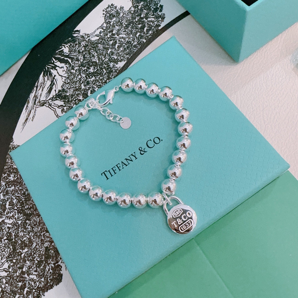 Signature Motif Bracelet in Silver-Tone – Vintage Detail – Design 89 close-up detail