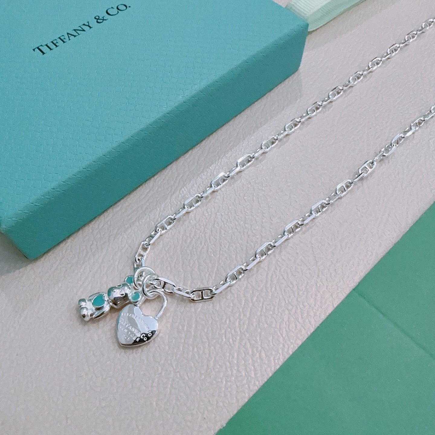 Signature Motif Pendant Necklace in Silver-Tone – Vintage Detail – Design 42 close-up detail