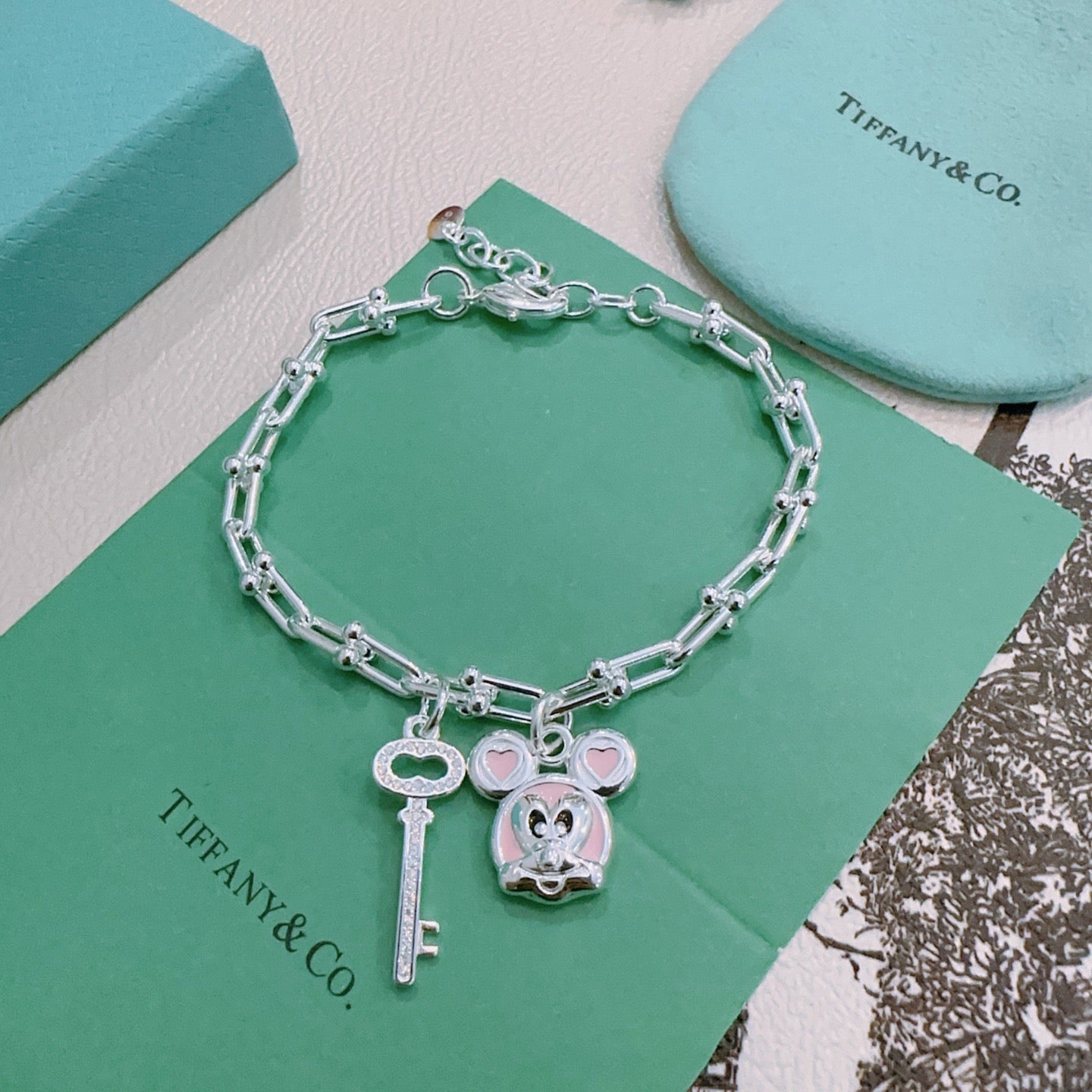 Signature Motif Bracelet in Silver-Tone – Vintage Detail – Design 88 side detail