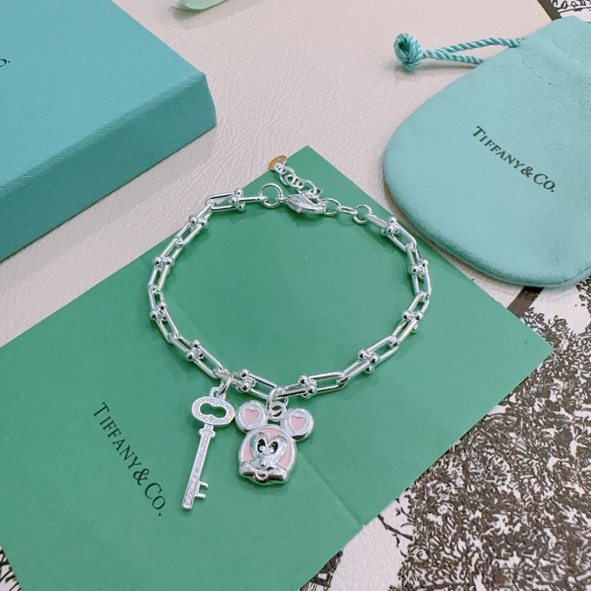 Signature Motif Bracelet in Silver-Tone – Vintage Detail – Design 88 main product view