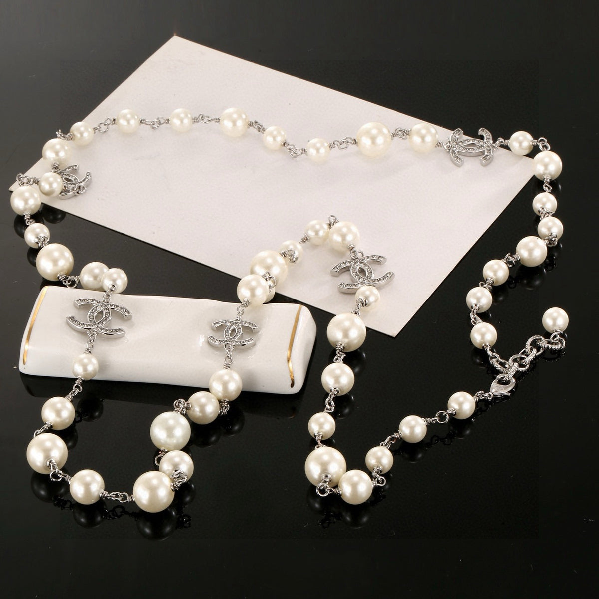 Pearl Pearl-Detail Pendant Necklace – Pearl Detail – Design 040 main product view