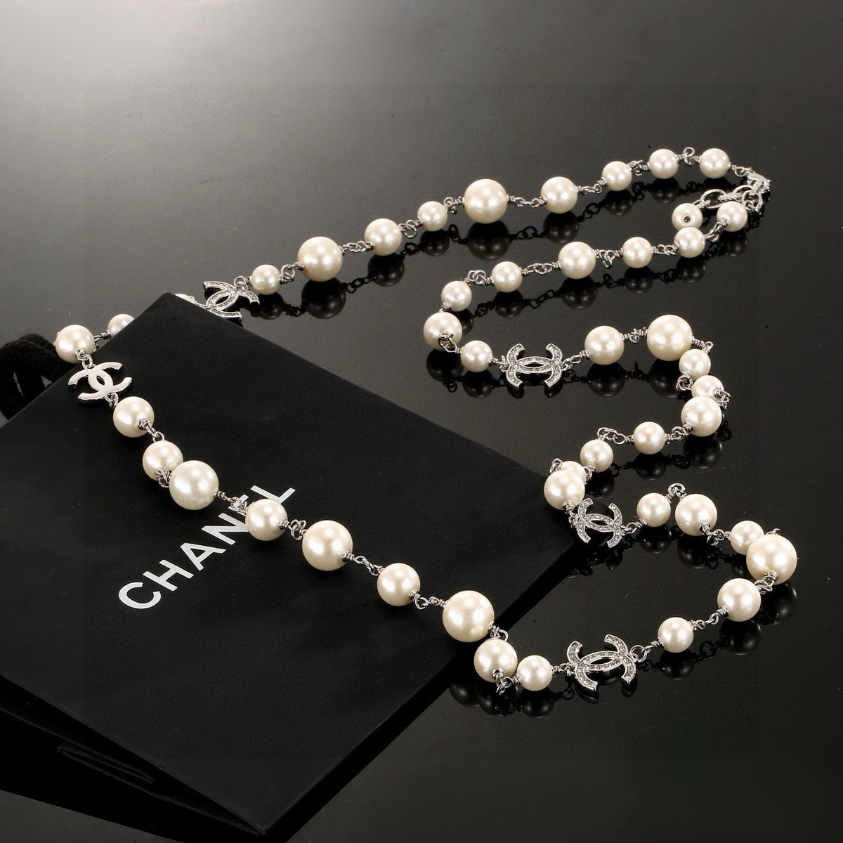 Pearl Pearl-Detail Pendant Necklace – Pearl Detail – Design 040 front product view