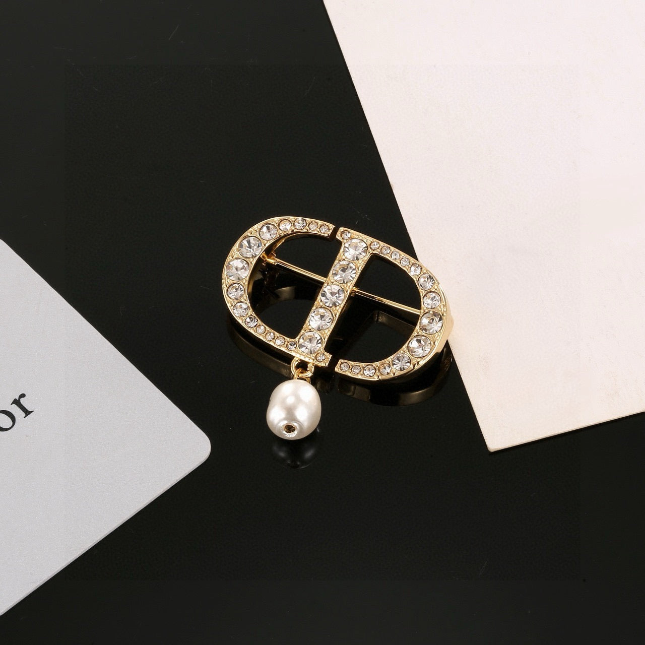 Graphic Letter Motif Brooch Pin in Polished Metal-Tone – Design 016 side detail