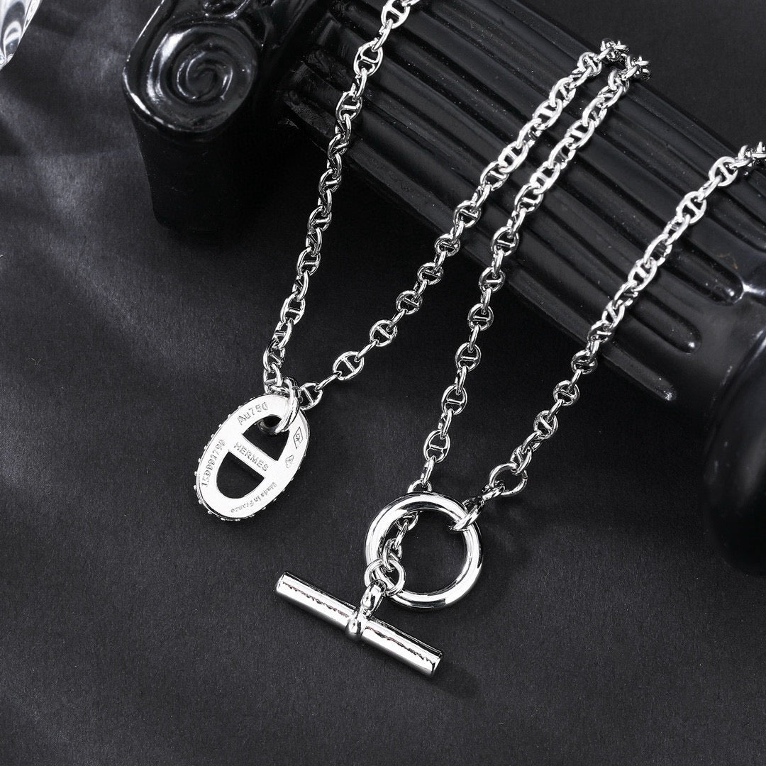 Toggle Pendant Necklace in Rose-Gold-Tone – Rose Gold Detail – Design 003 side detail