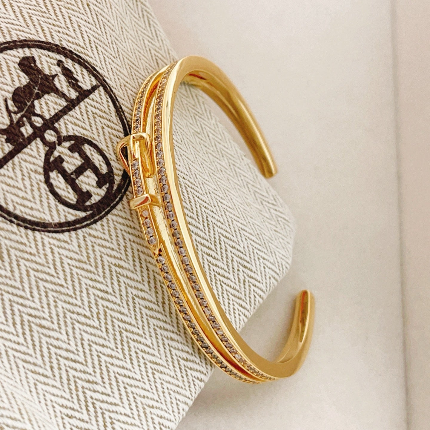 Geometric Emblem Bangle in Gold-Tone – Gold Detail detail view